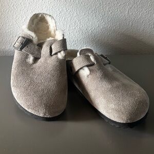 New without tags, Fur lined Berkenstocks EU 42 or US 10-10.5
